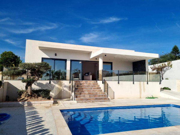 LUXUSNÍ VILLA CON TRES PALMERAS-SAN  FULGENCIO, oblast Alicante